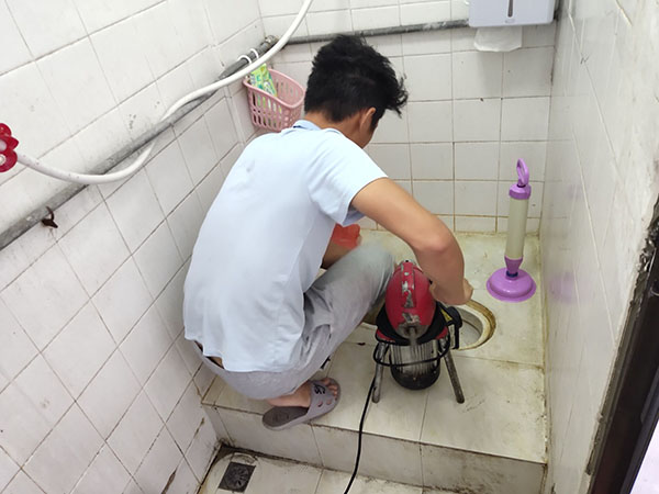 肇源肥皂掉到马桶里把马桶堵住了怎么办？马桶堵住了怎么办