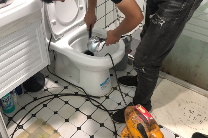 肇源马桶堵塞自己疏通还是找师傅？专业上门服务让你省时更省心