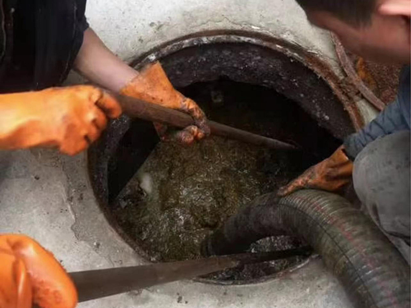 肇源清理化粪池时如何避免沼气的危害？